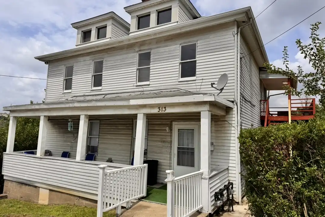 313 5th St unit 2 – photo 1 of 11