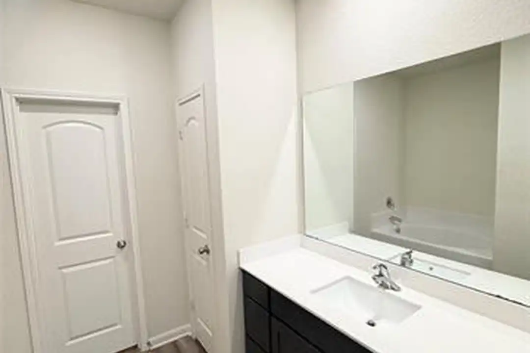 752 Saratoga Dr - View 6