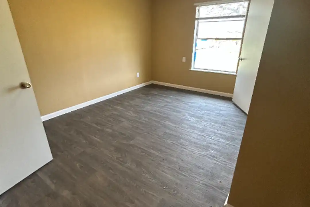 101 SE 8th St - View 4