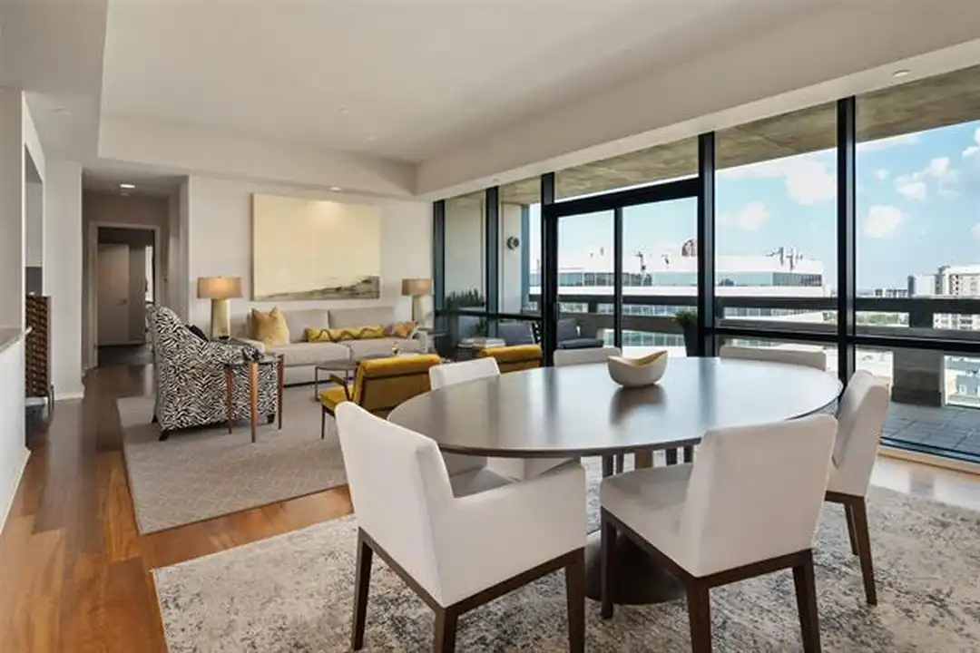 Apartment in Dallas, Oak Lawn - View 2