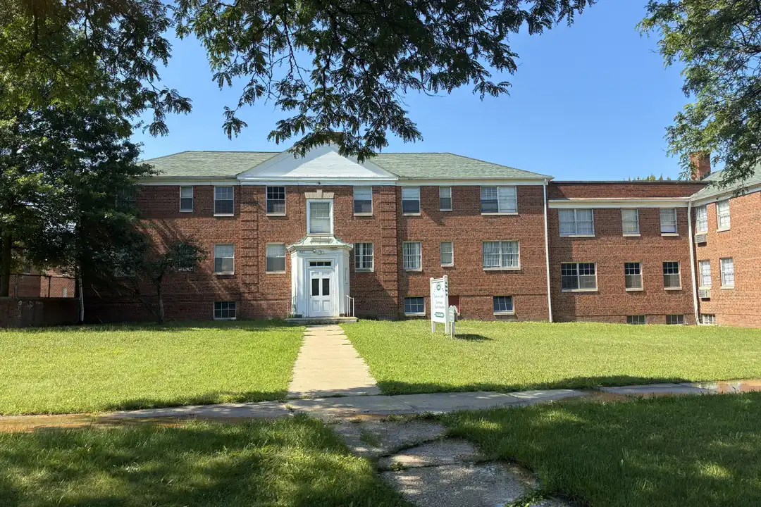 1876 Forest Hills Blvd unit BLVD-4 – photo 1 of 10