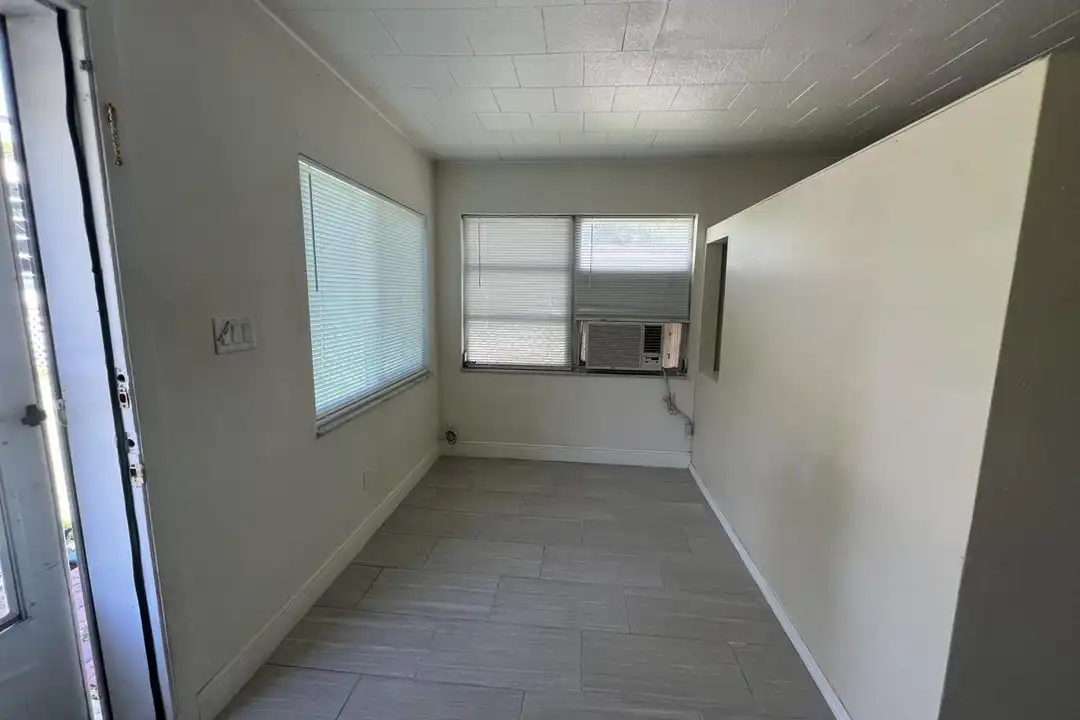 1005 Vine St unit C - View 6