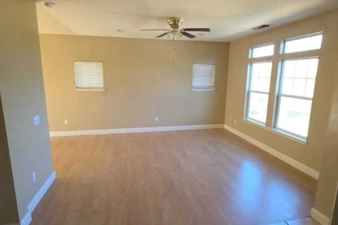 10401 Point Lakeview Rd unit B – photo 1 of 10