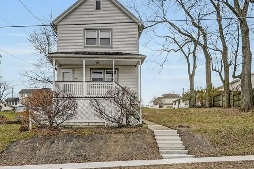 2725 Cedar Ave – photo 1