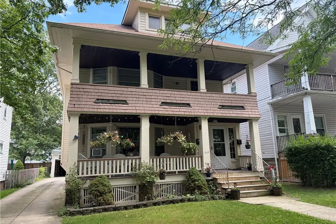 1605 Larchmont Ave – photo 1