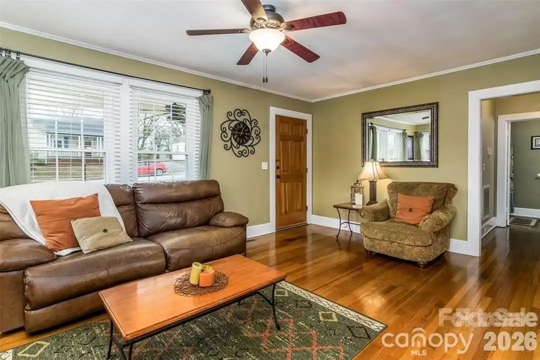 1004 Valley St - View 2
