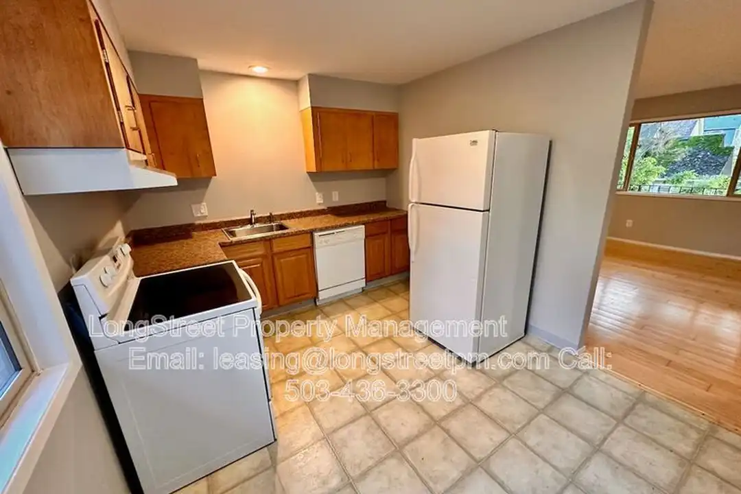 121 SE 30th Pl - View 3