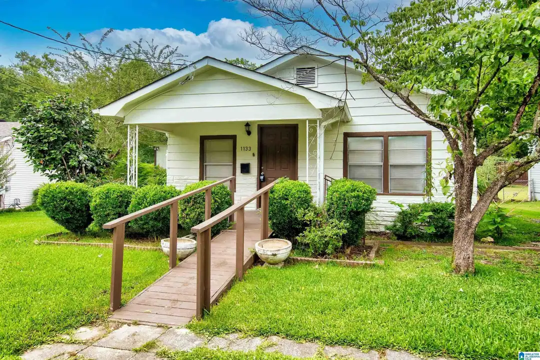 1133 7th Ave – photo 1 of 22