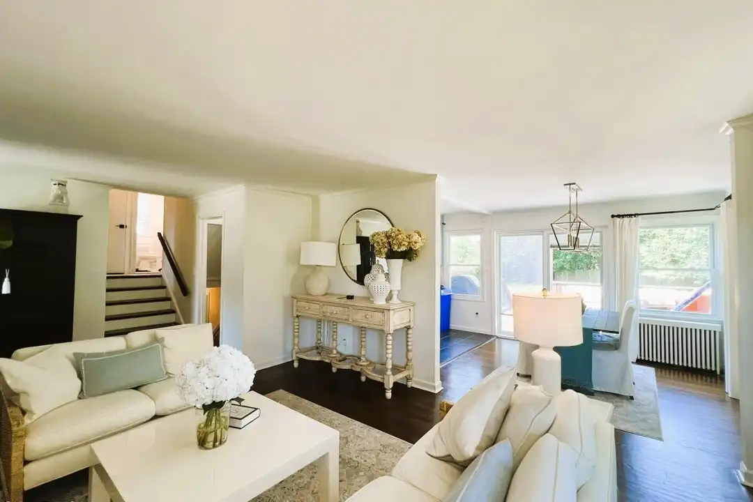 370 MacArthur Ave - View 3