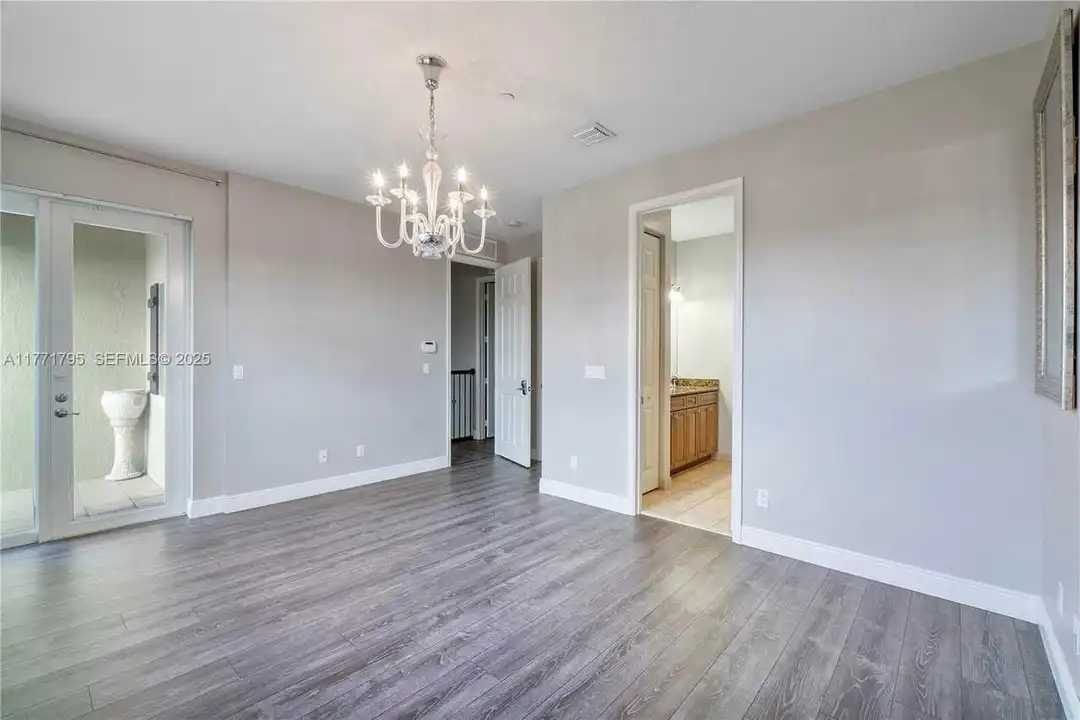 407 SE 13th St - More
