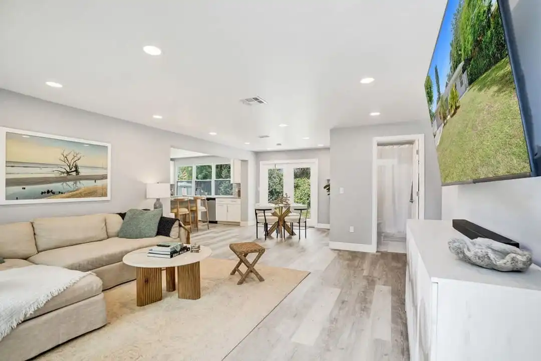 1587 NE 30th St unit 1503921P - View 2