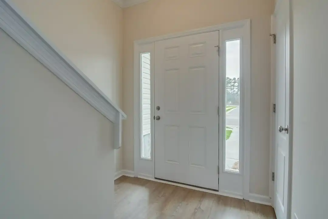 425 Amesbury Dr - More