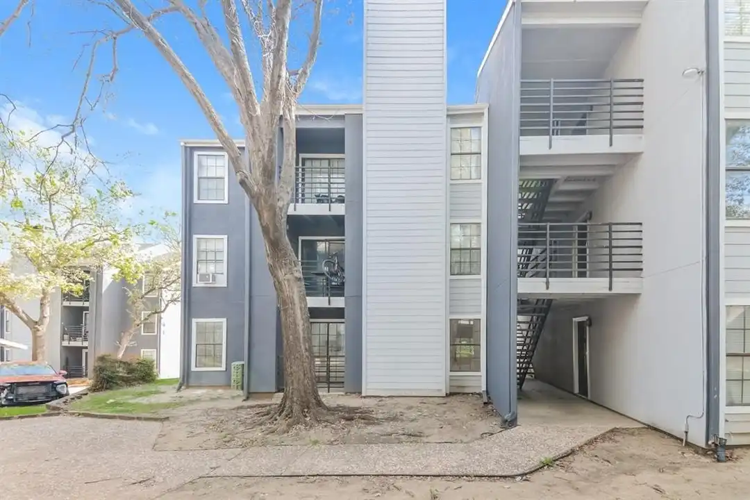 Apartment in Dallas - View 3