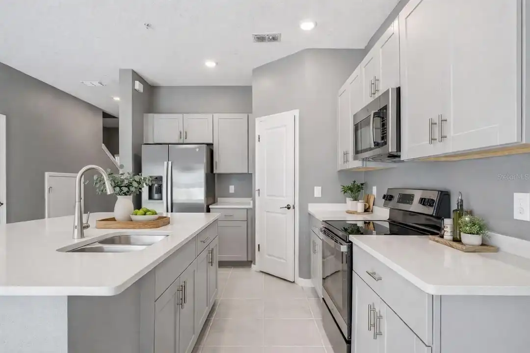 4431 Arlington Ave - View 3