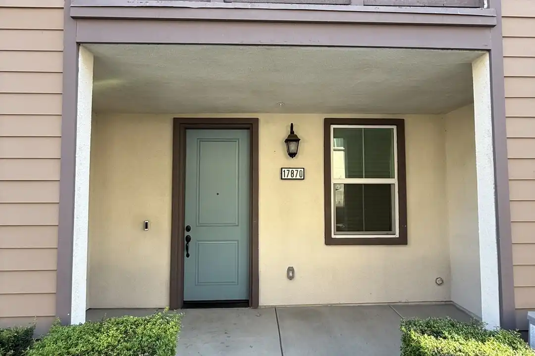 17870 Upton - View 2