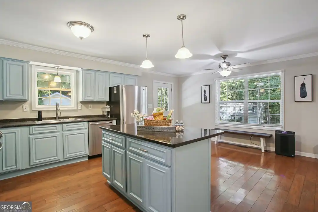 102 Hickory Dr - View 3