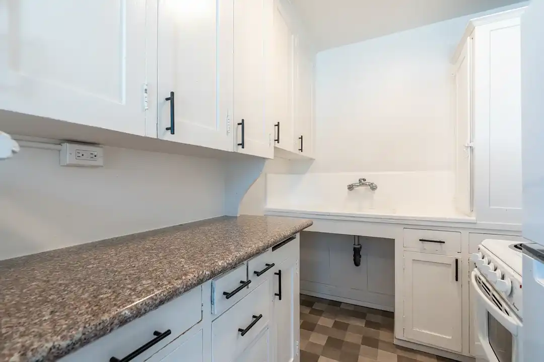 Comfortable Urban Living in a Classic Brick Building Near UW & Light Rail – photo 1