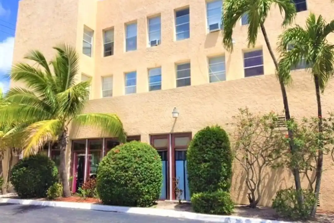 2716 S Dixie Hwy unit 306 – photo 1