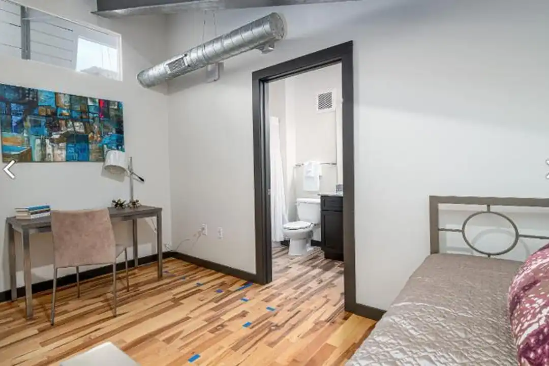 Apartment in Burlington - View 2