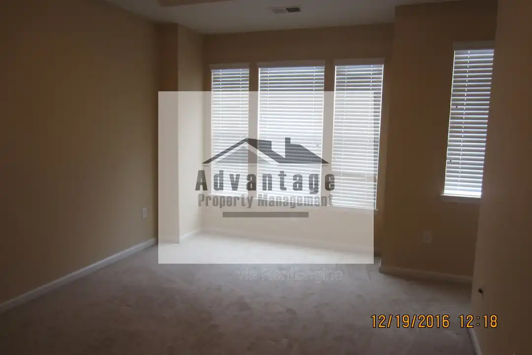 1069 Park Row N - View 4