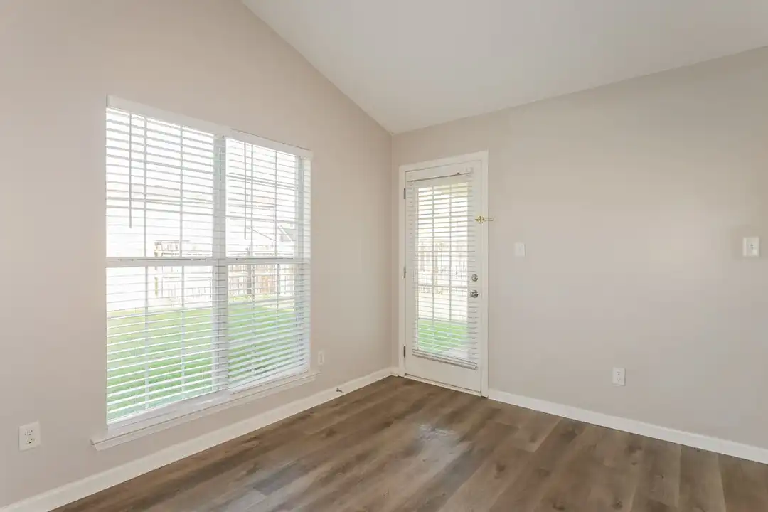 10218 Cottage Oaks Cove – další