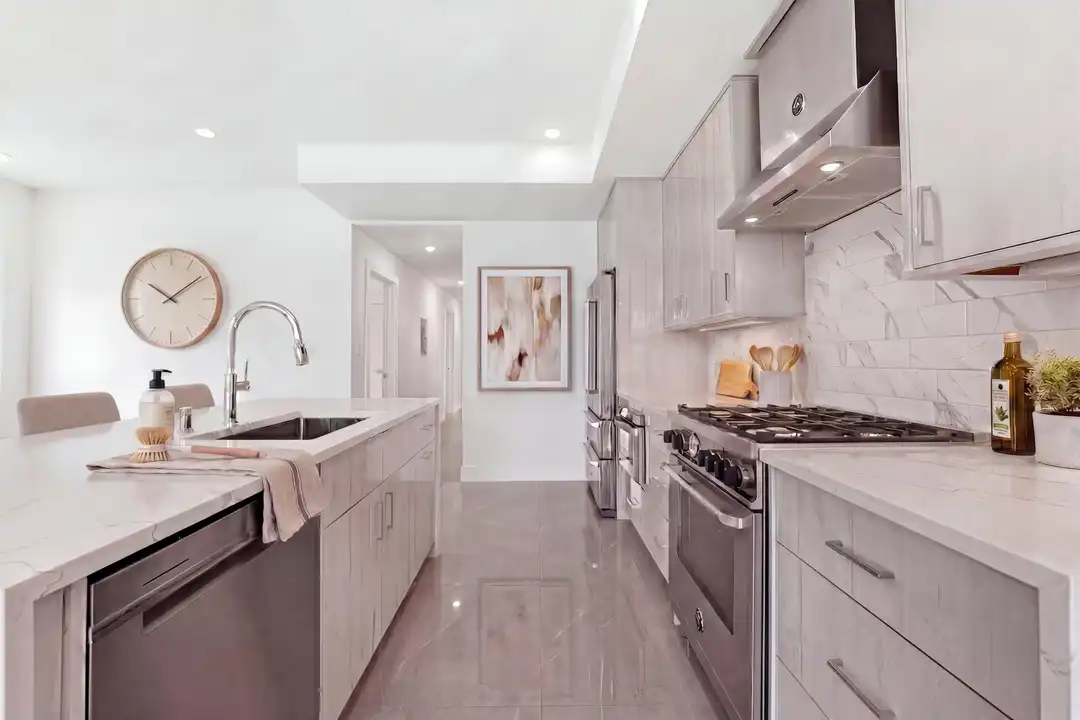 290 Griffith St unit 2 - View 3