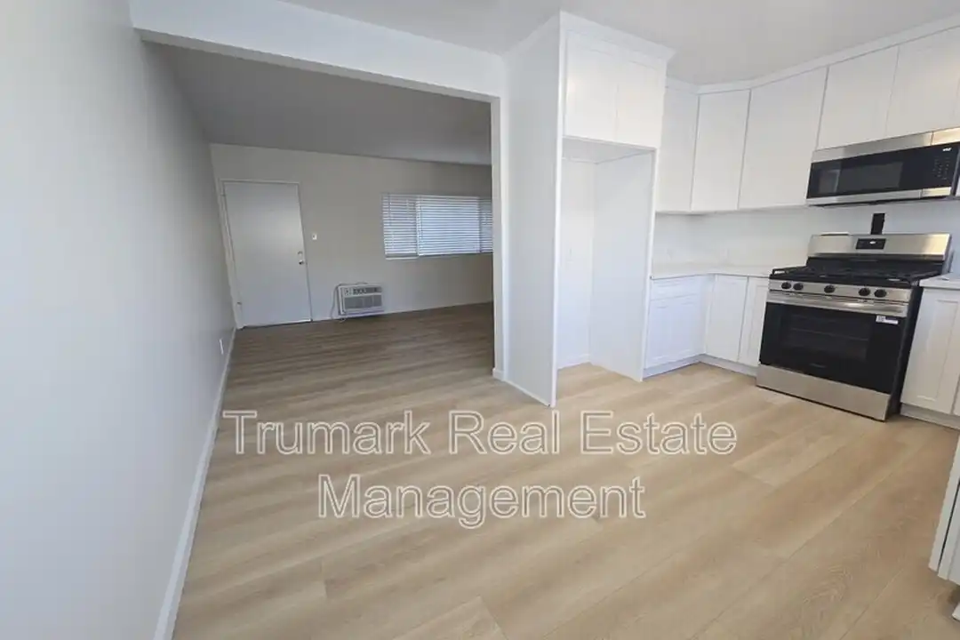 328 W Loraine St unit 9 - View 3