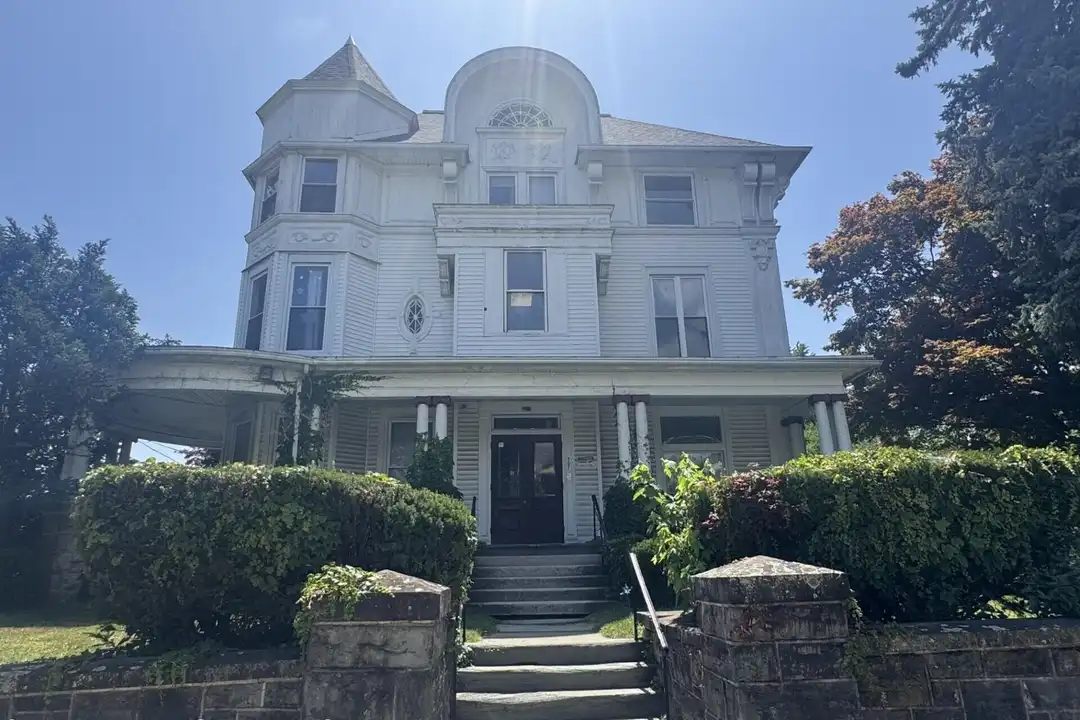 507 Broadway St – photo 1