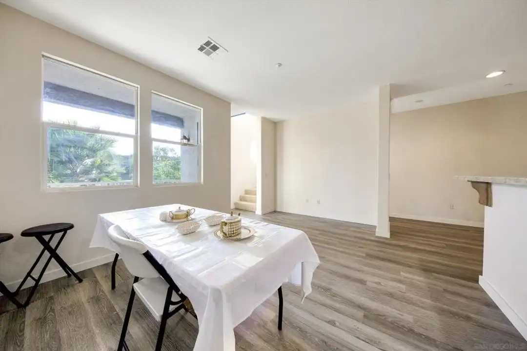 1583 Sumac Pl - More