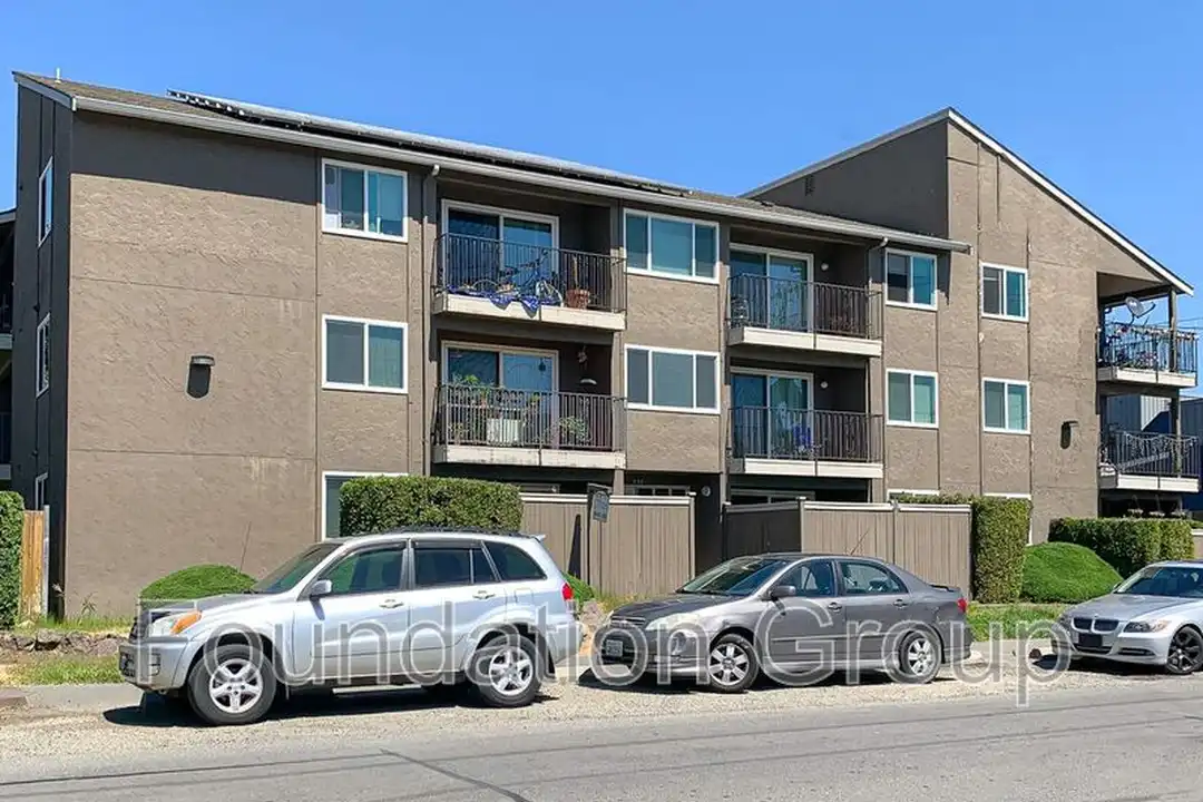938 N 100th St unit 105 – další