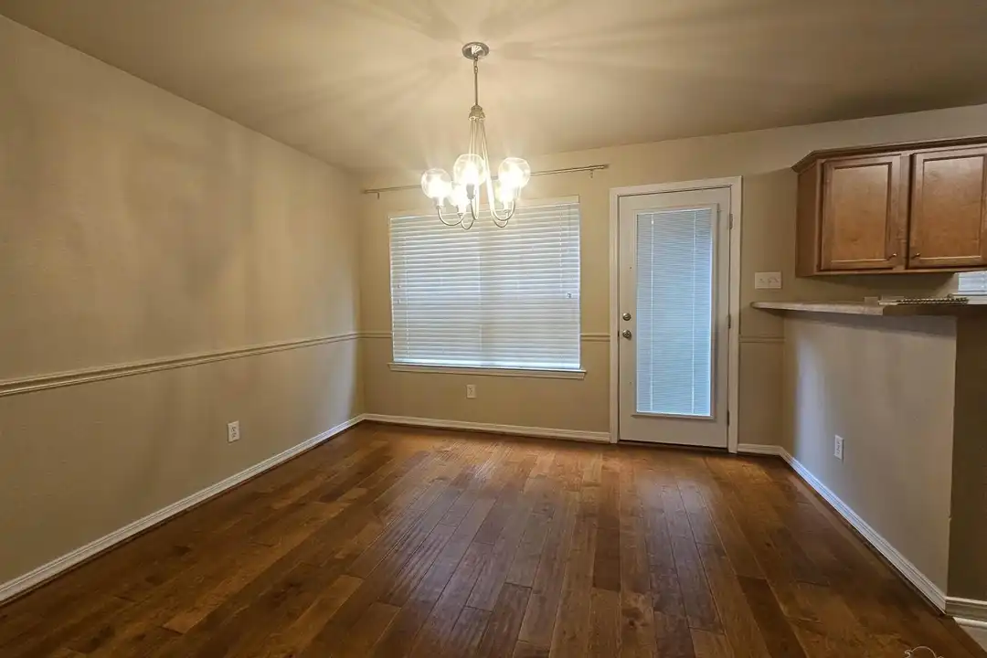 1932 University St - View 3