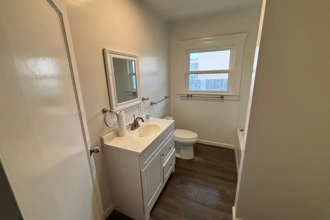 520 E Cypress St - View 6