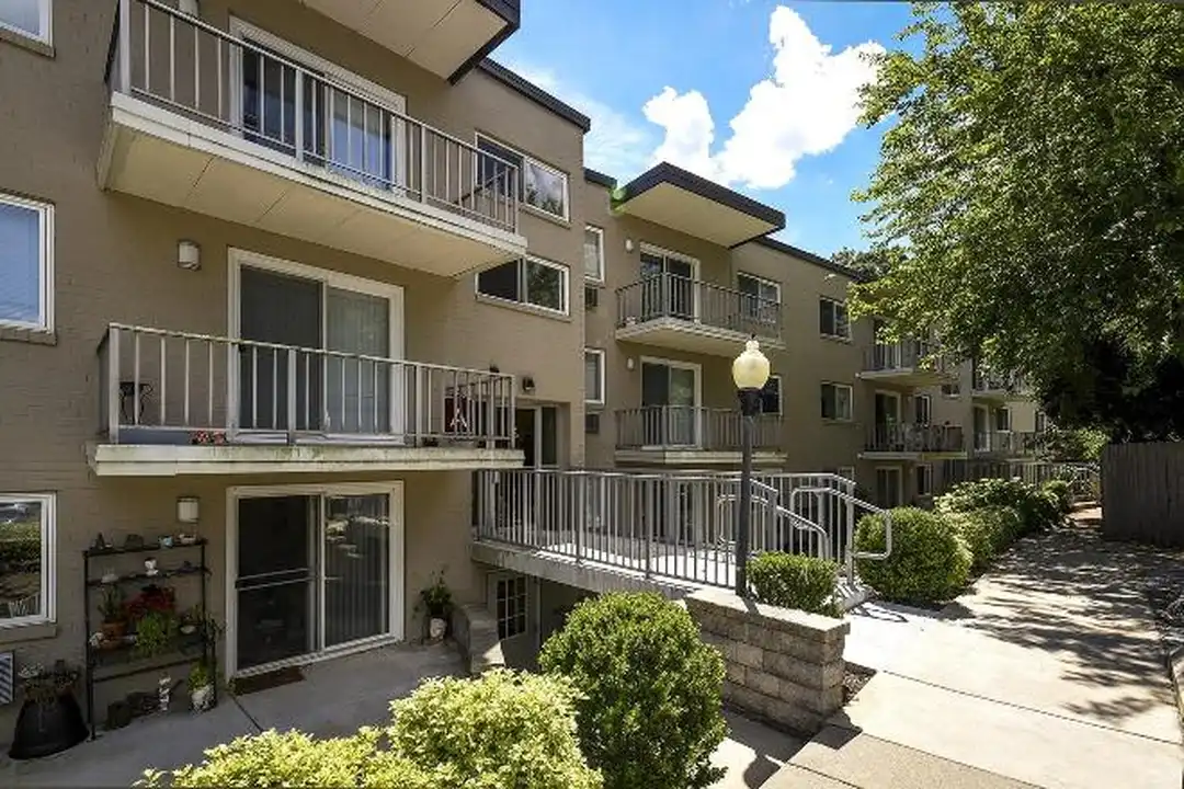 30 E Jefferson St - View 3