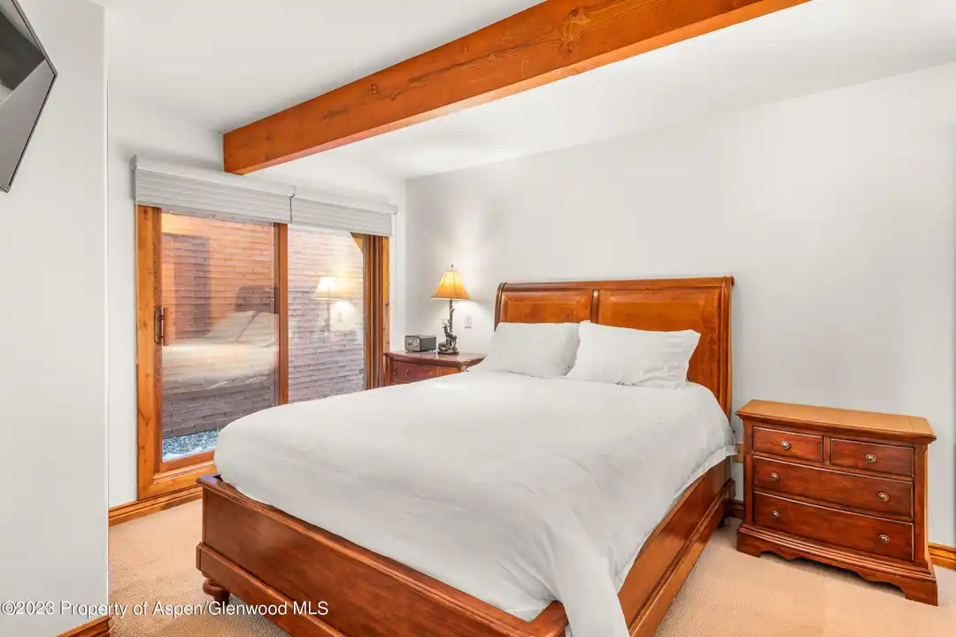 630 E Cooper Ave #1 - More
