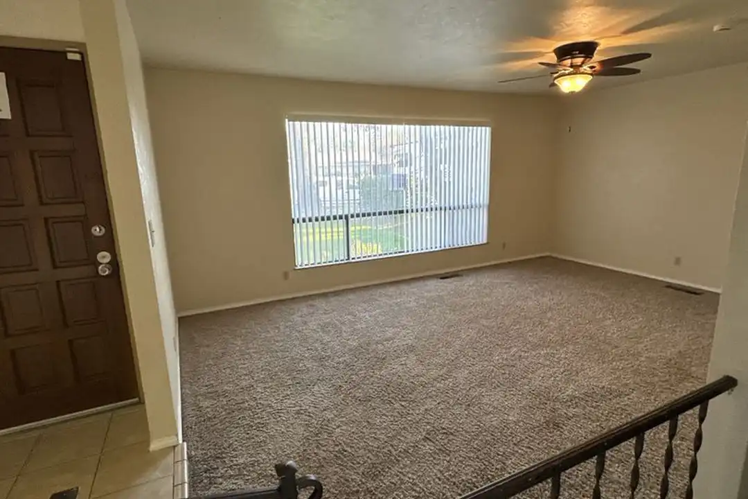 3504 W Cutler Ave - View 5