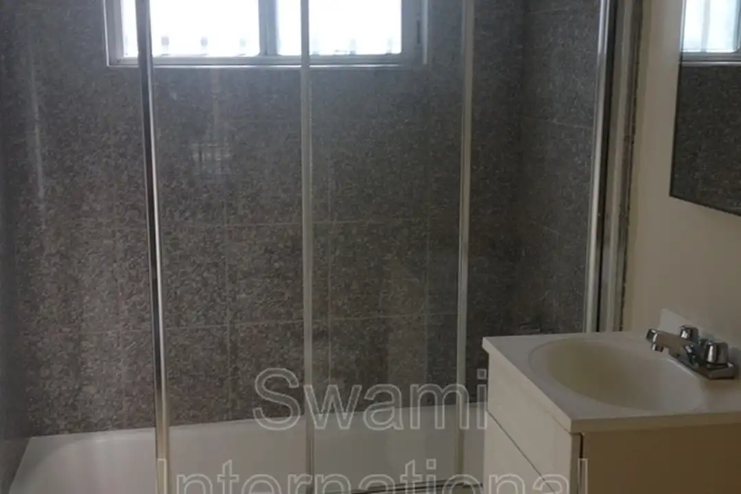 2804 W El Segundo Blvd unit 02 - More