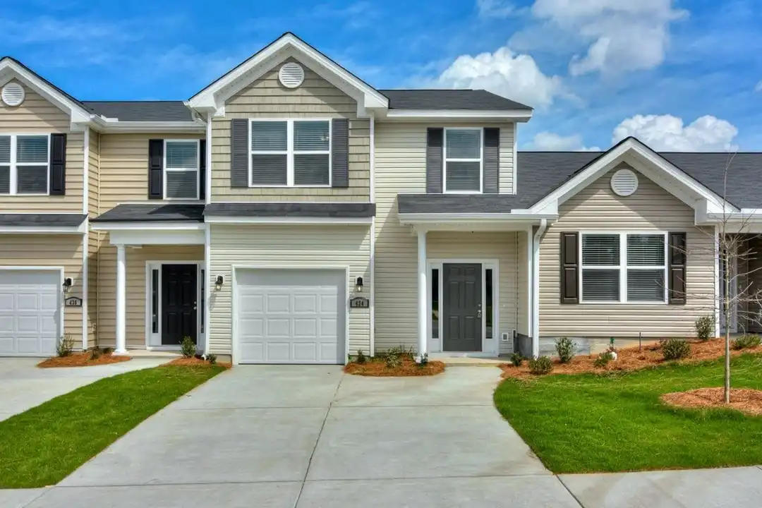 425 Amesbury Dr - View 3