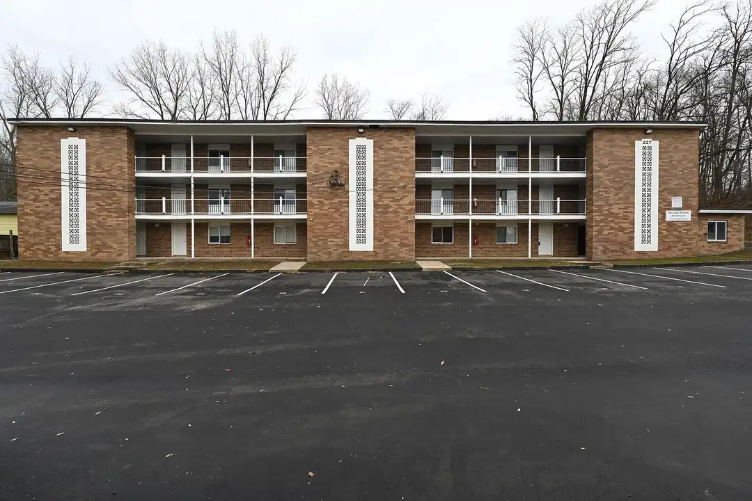 227 Hillside Cir – photo 1 of 16