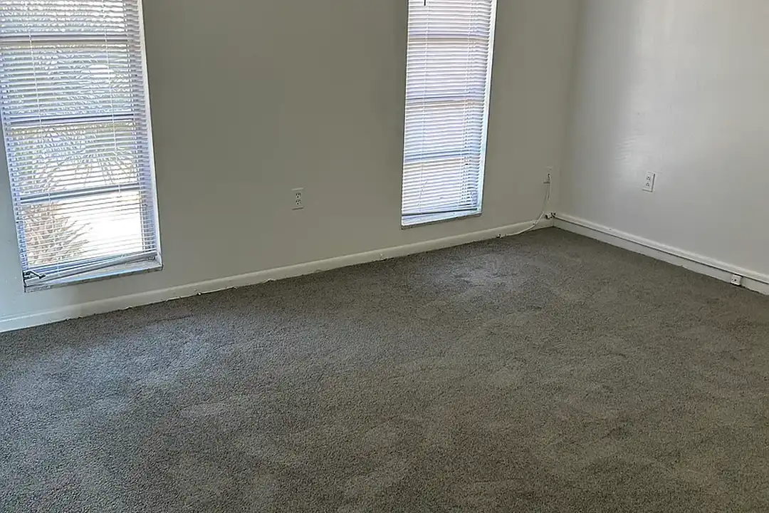 Lennox Court Apartments – photo 1 of 24
