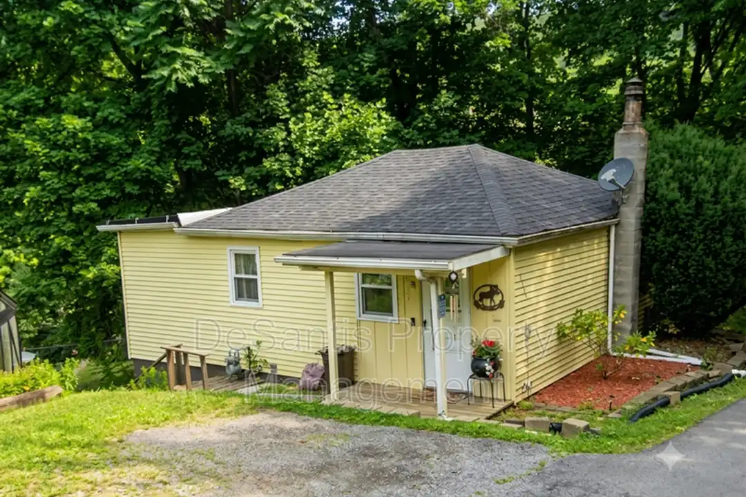 3141 30th St – photo 1 of 9