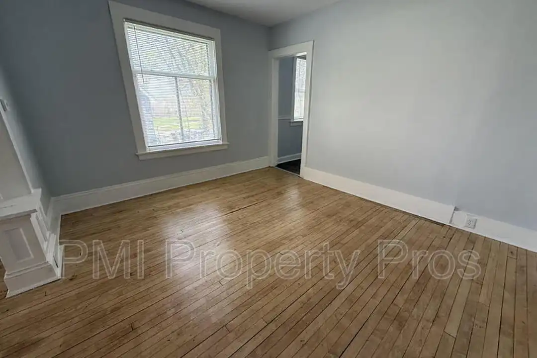 3109 W Walnut St – pohled 3