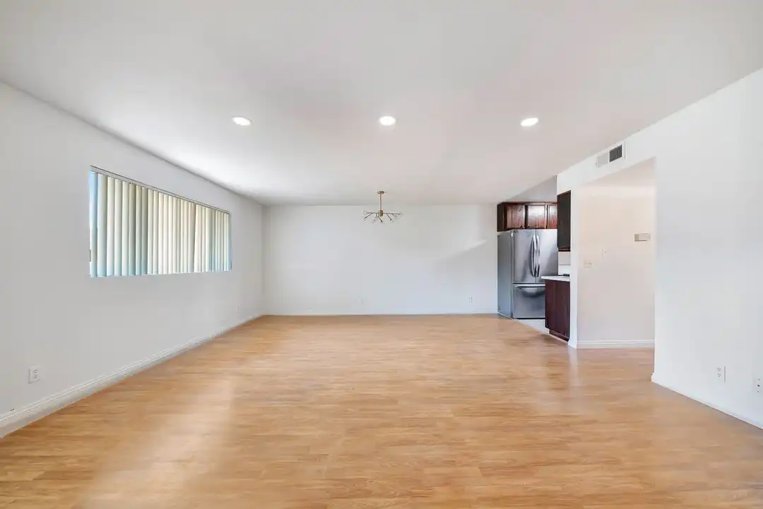 1614 E Chevy Chase Dr - View 5