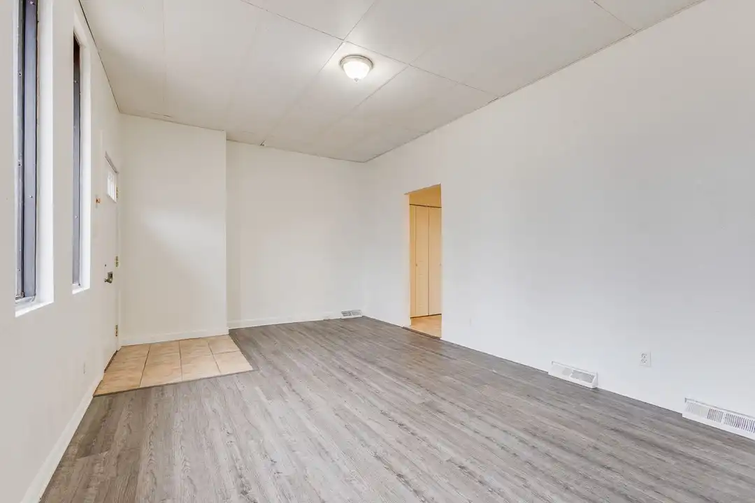 705 Brownsville Rd unit 1st Floor Front - View 4