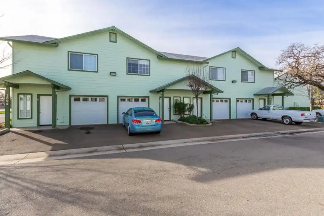 3892 Rhonda Rd unit 3892- 2 – photo 1 of 11