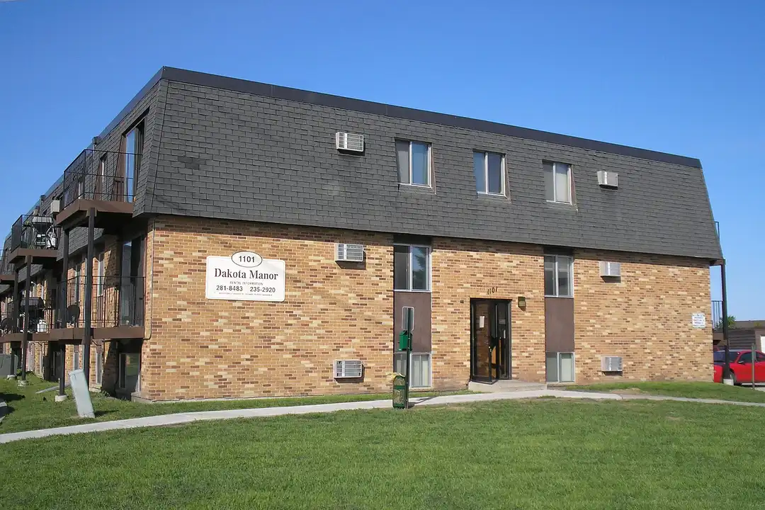 Dakota Manor – photo 1