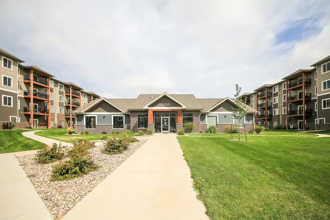 Welcome to Huntington Village - View 2