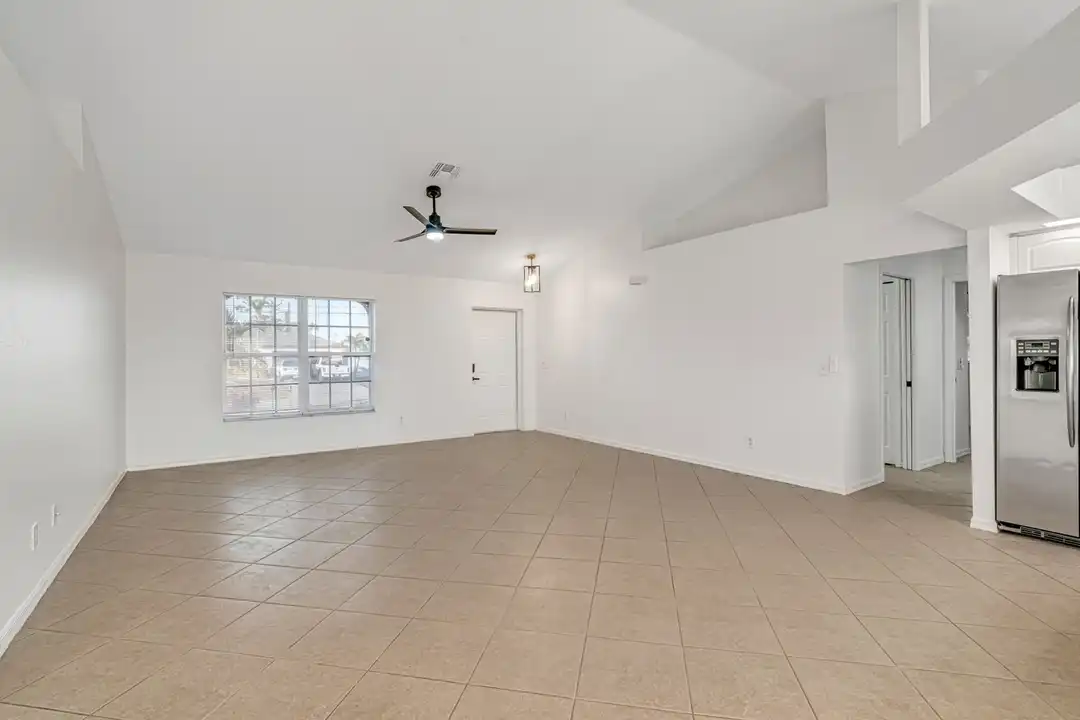 520 NW 23rd Terrace - View 4