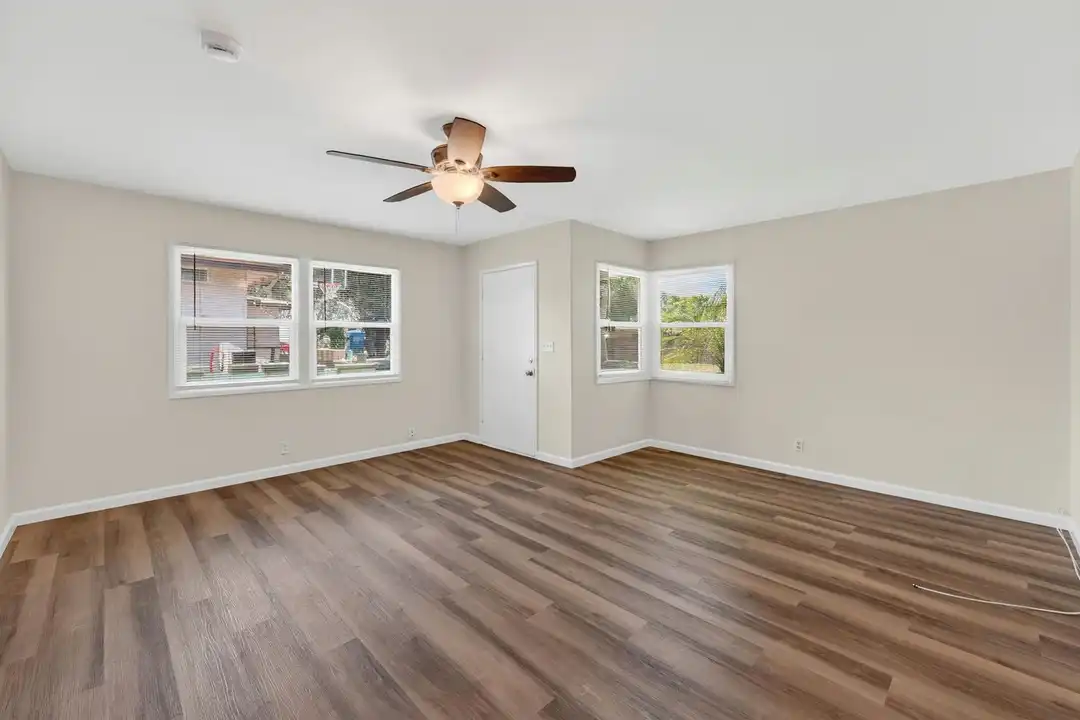 1737 W Jacaranda Pl - More