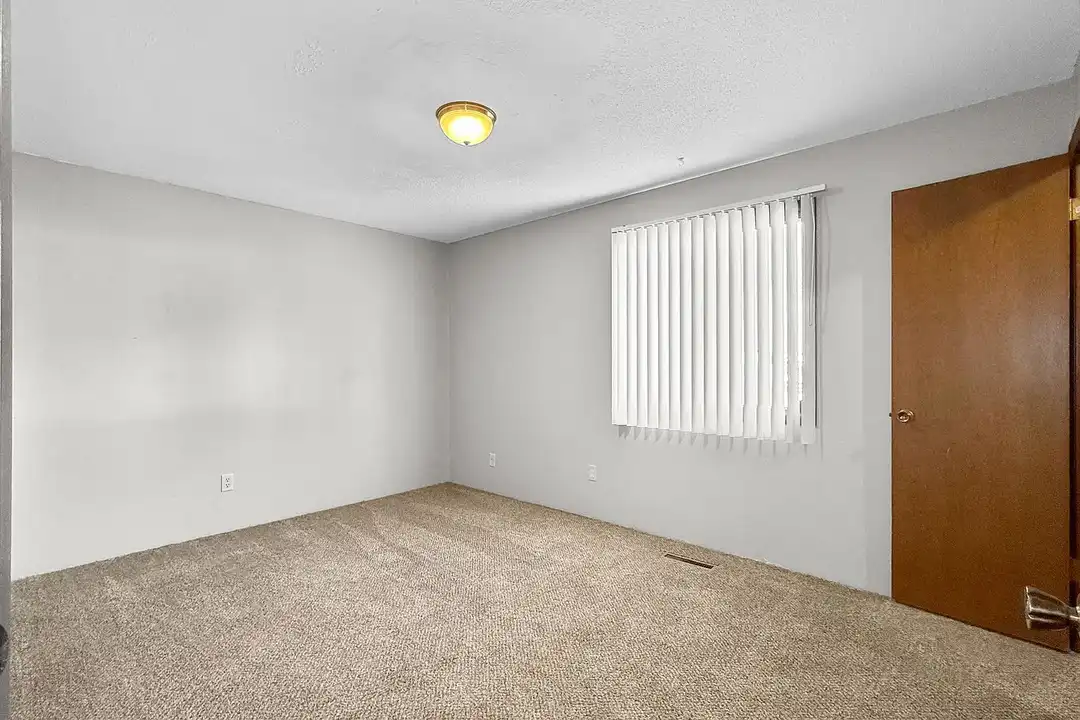 Find Your Perfect Fit at East Park Apartments! – photo 1 of 37
