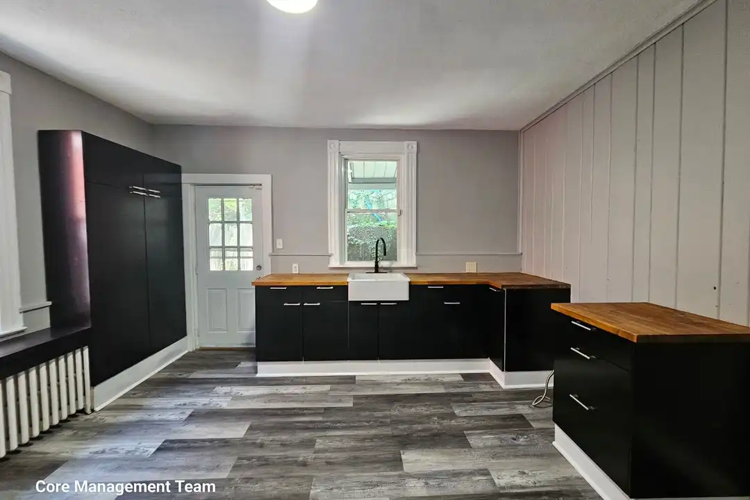 14 Courtright St – photo 1